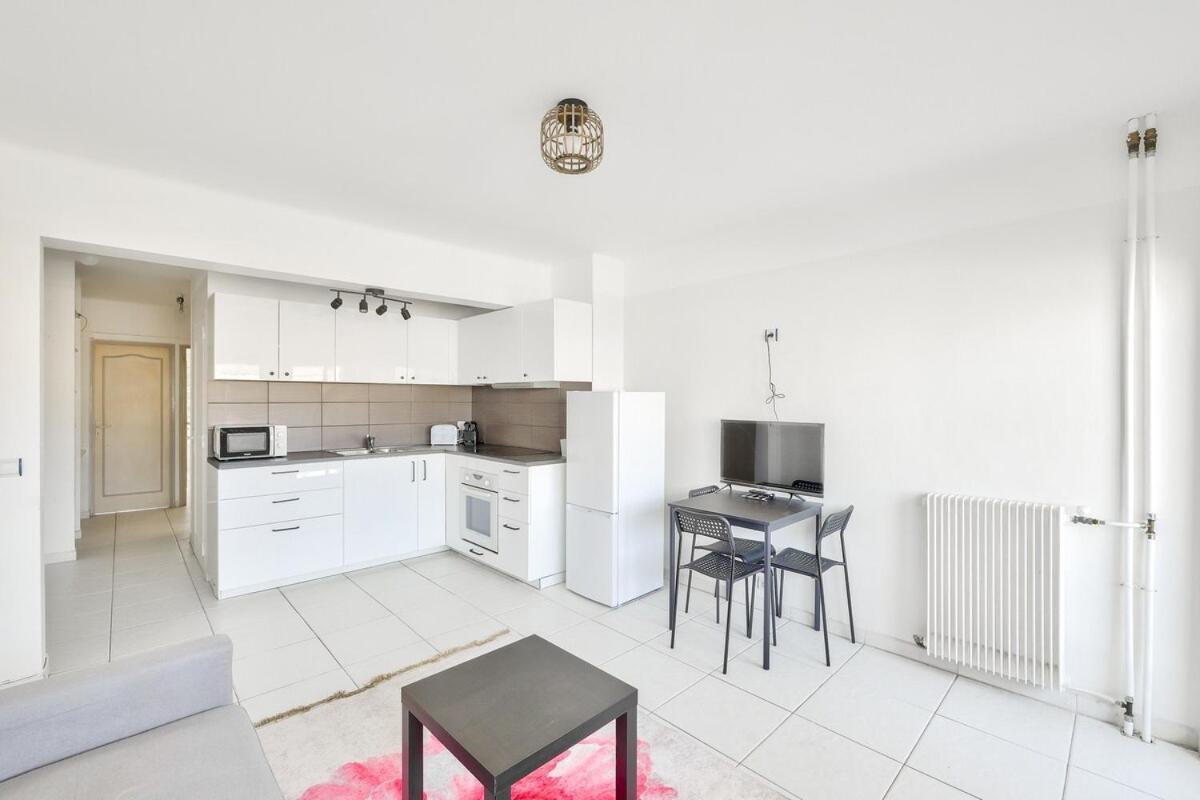 Apartment T3 Avec Balcon Proche De La Place Castellane Marseille
