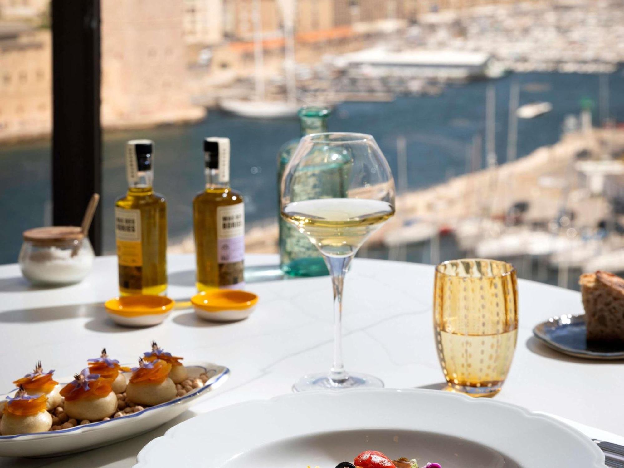 Khách sạn Sofitel Vieux-port 5*