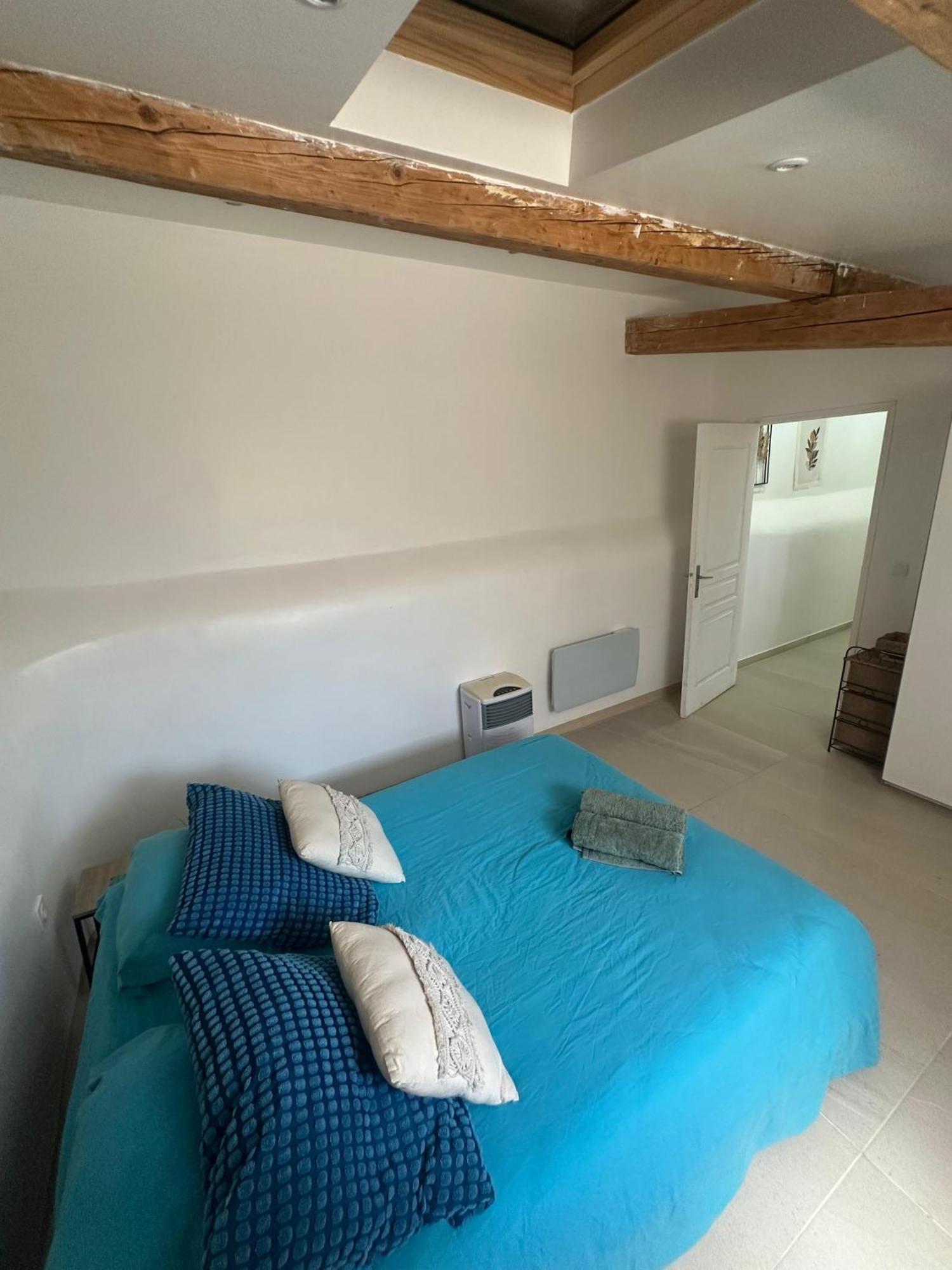 Holiday home Maison 8 T2 Jacuzzi Et Jardin Marseille