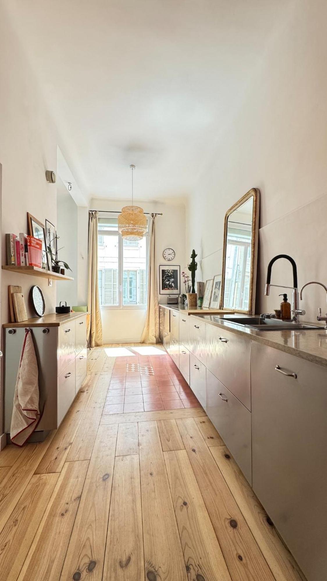 Refurbished 6-room Vieux Port Apartment *