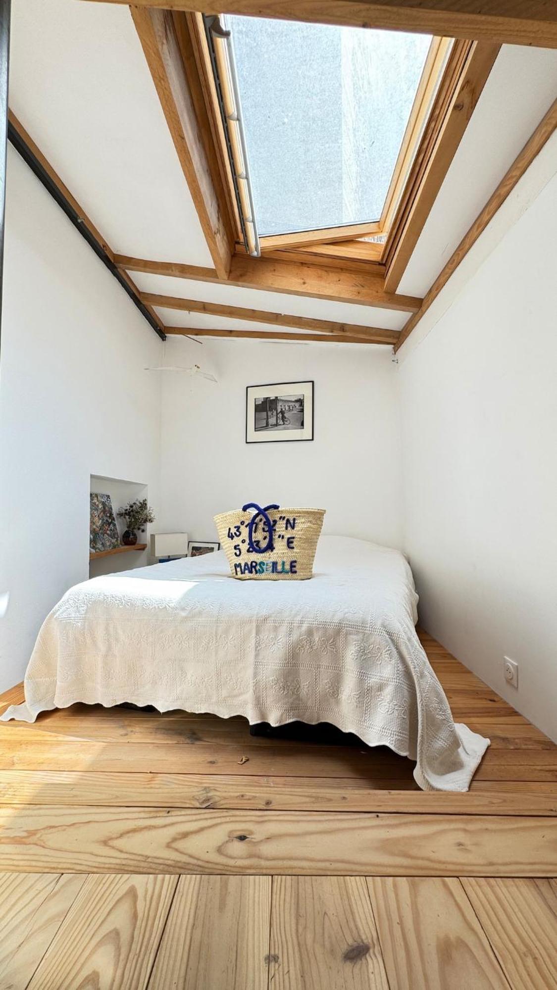 Refurbished 6-room Vieux Port Apartment
