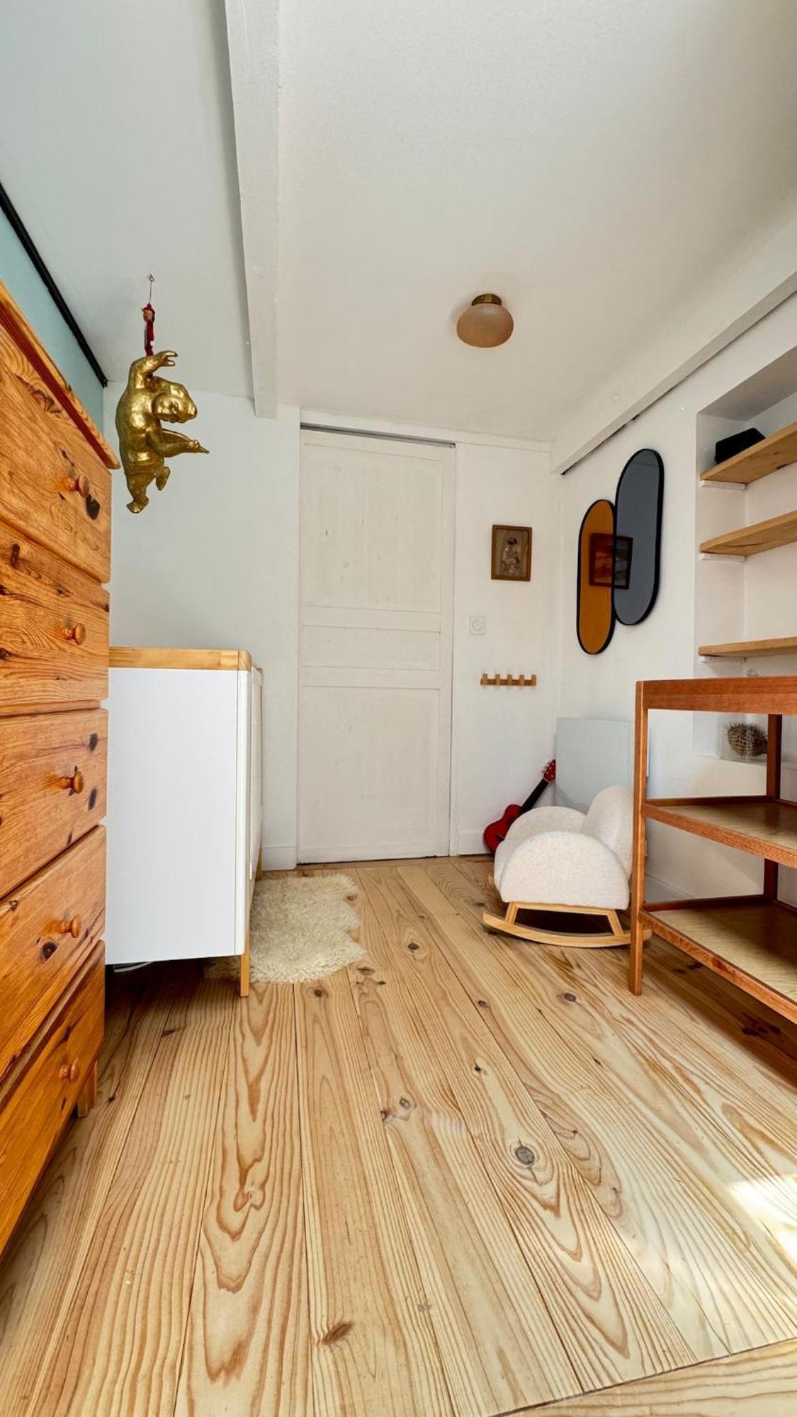 Refurbished 6-room Vieux Port Apartment