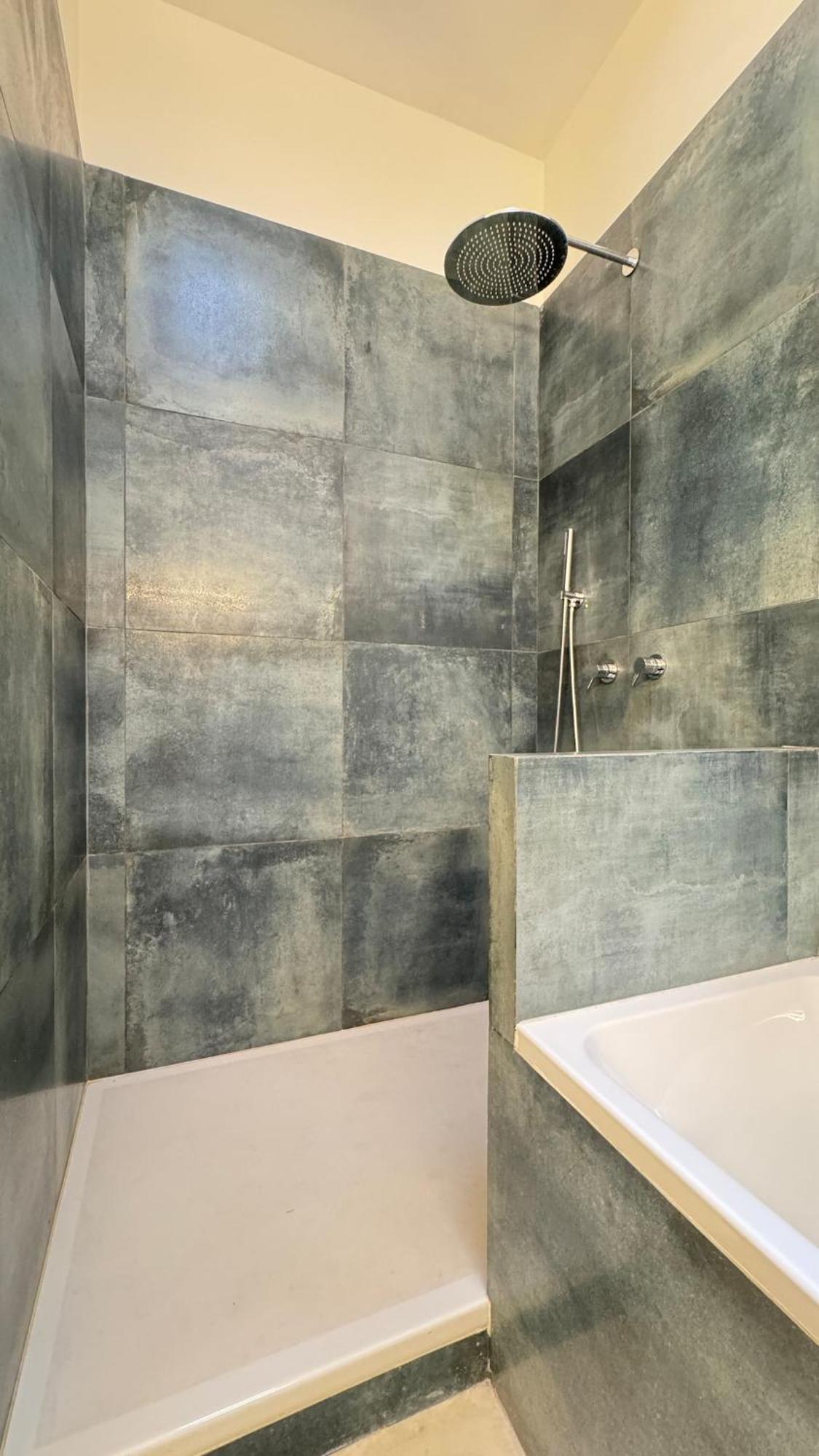 Refurbished 6-room Vieux Port Marseilles