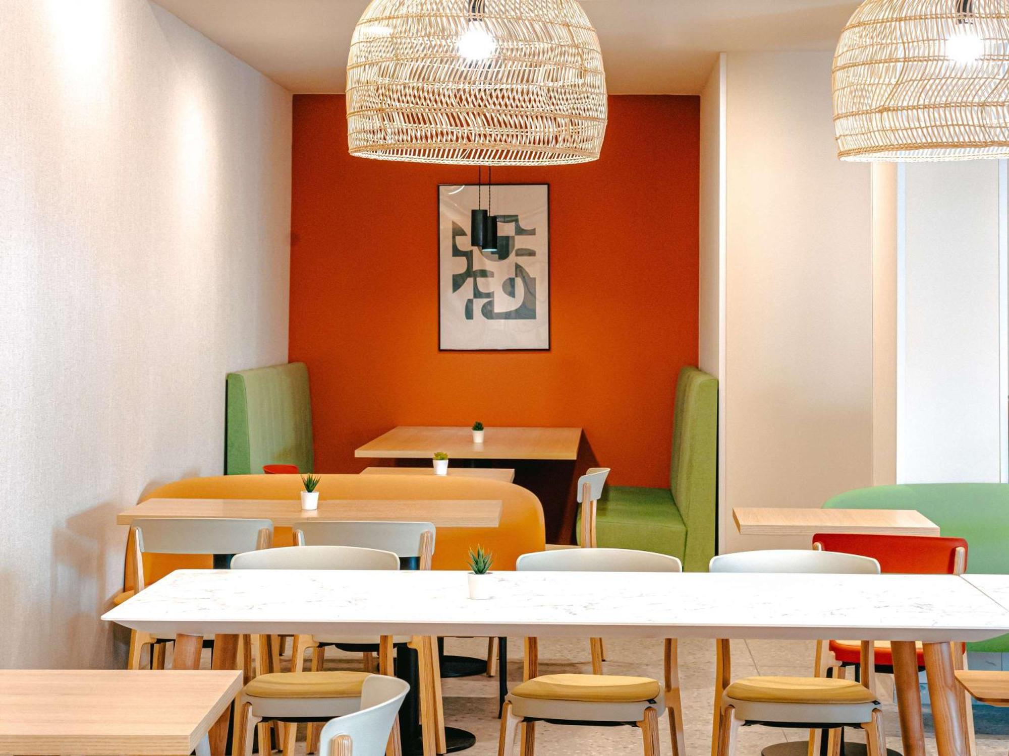 Hotel Ibis Styles Palais Des Congres Velodrome 3*