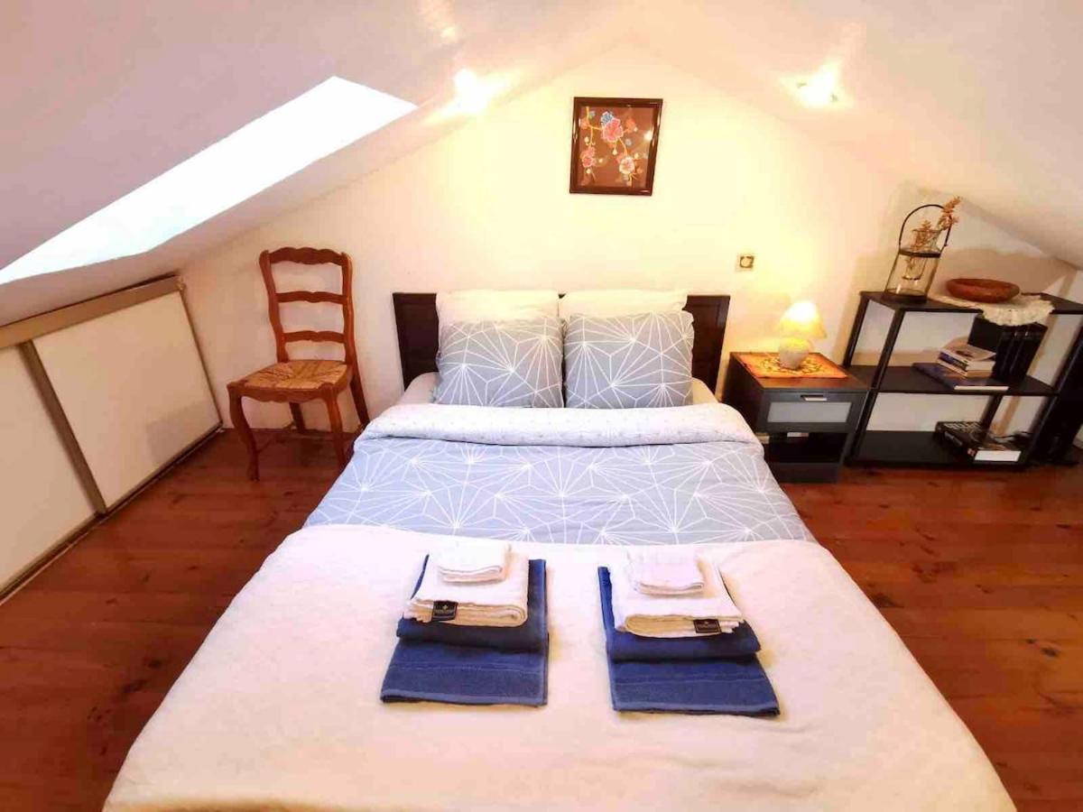 Holiday home Atypical Forest House With Jacuzzi
