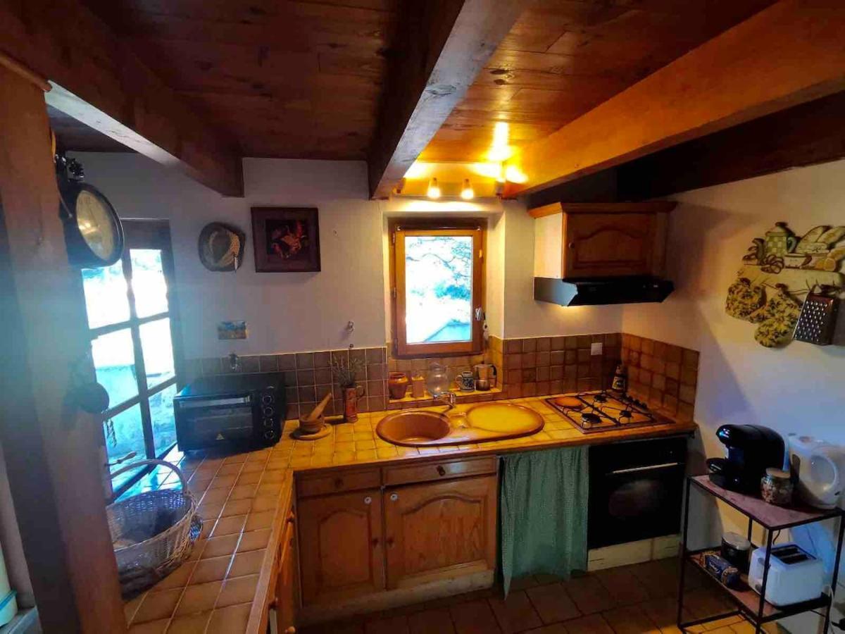 Atypical Forest House With Jacuzzi Marseille
