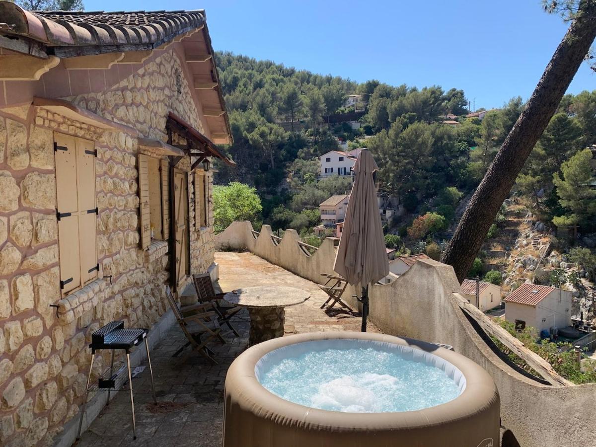 Holiday home Atypical Forest House With Jacuzzi
