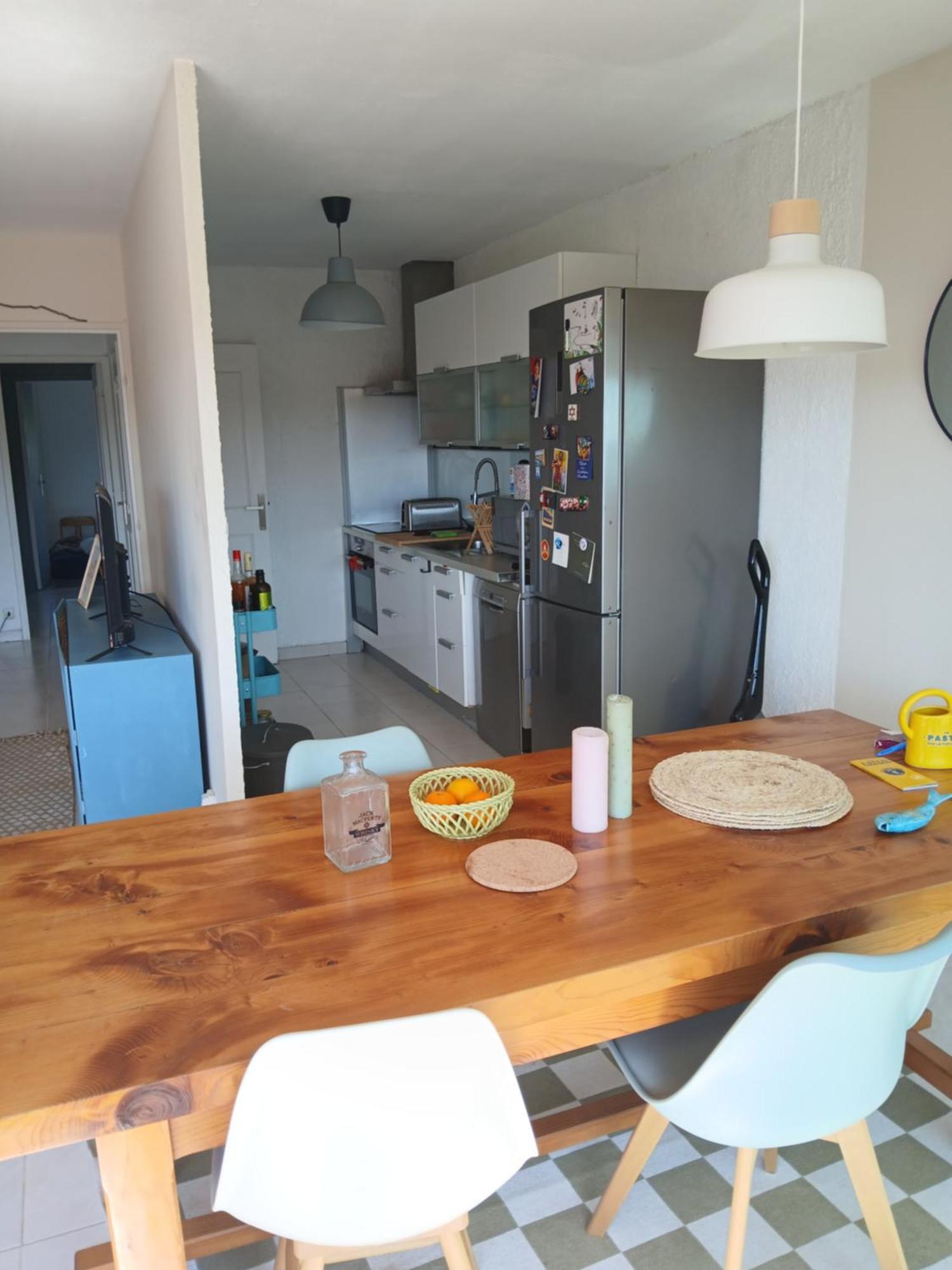 Apartment Pour 3 A 4 Personnes Dans Le 8eme Arrondissement De Marseille, Dans La Colline Et A 5 Minutes A Pied De La *