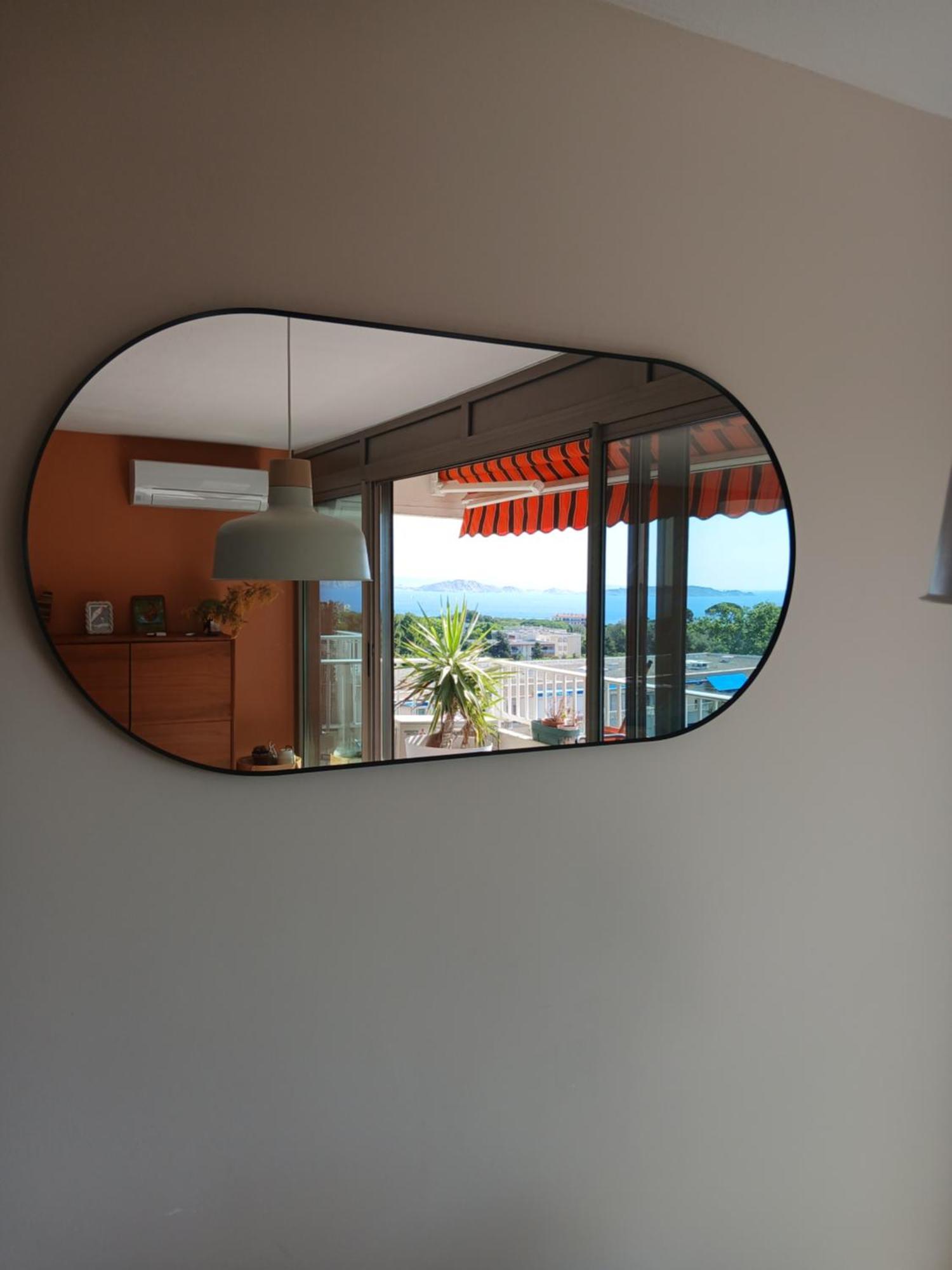 Apartment Pour 3 A 4 Personnes Dans Le 8eme Arrondissement De Marseille, Dans La Colline Et A 5 Minutes A Pied De La Marseille