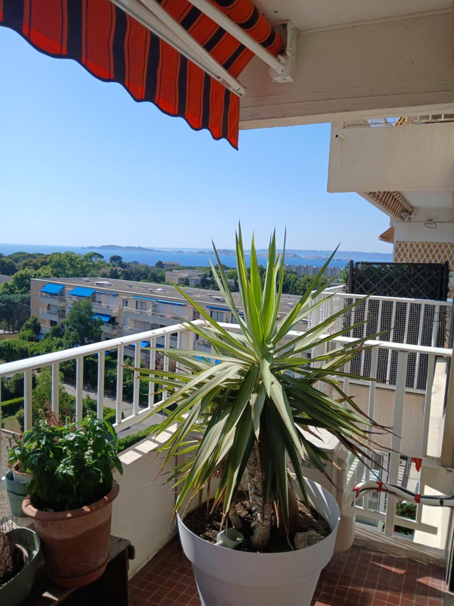 Pour 3 A 4 Personnes Dans Le 8eme Arrondissement De Marseille, Dans La Colline Et A 5 Minutes A Pied De La Apartment *
