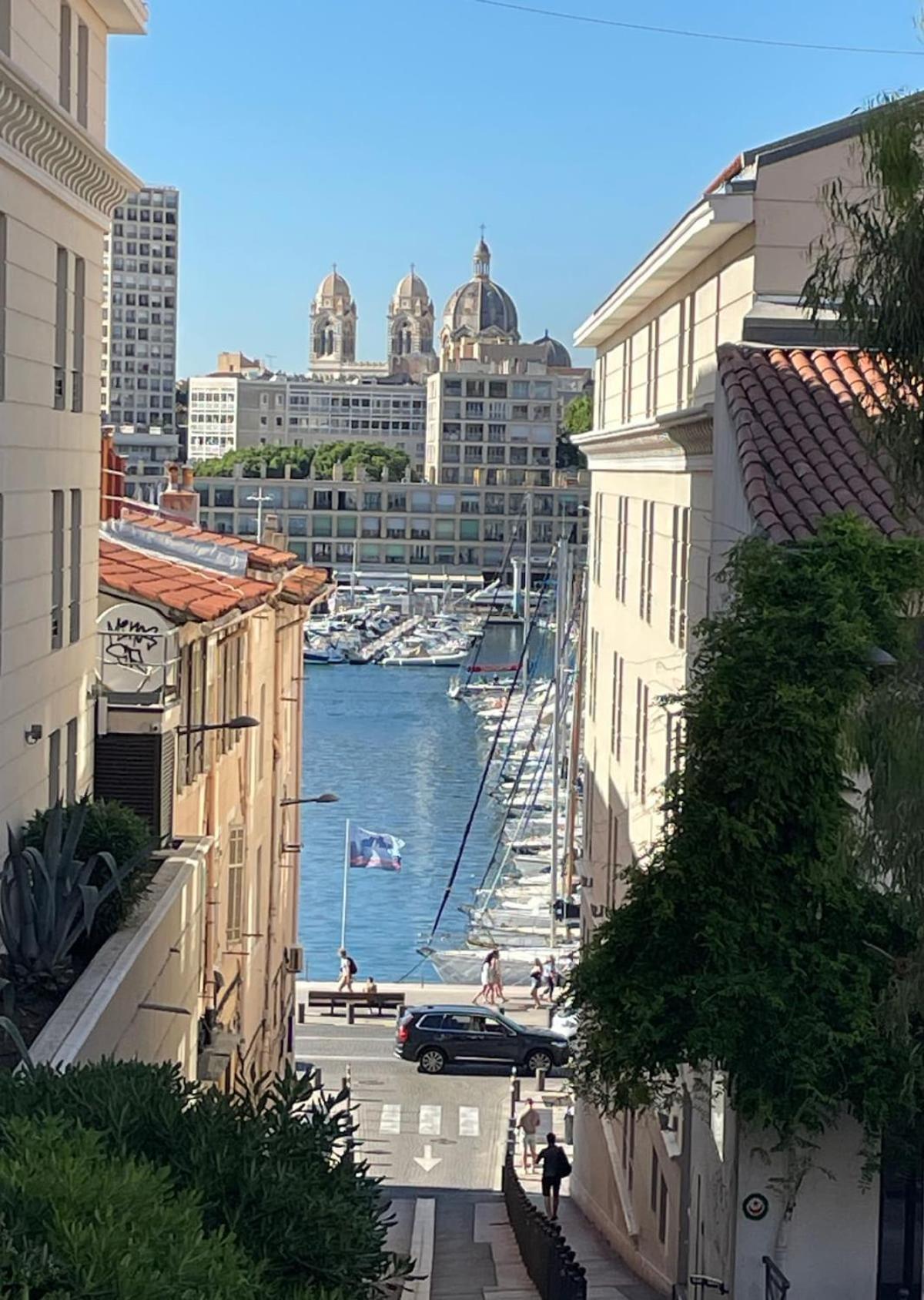 Bright 2 Bedroom Old Port - De Area