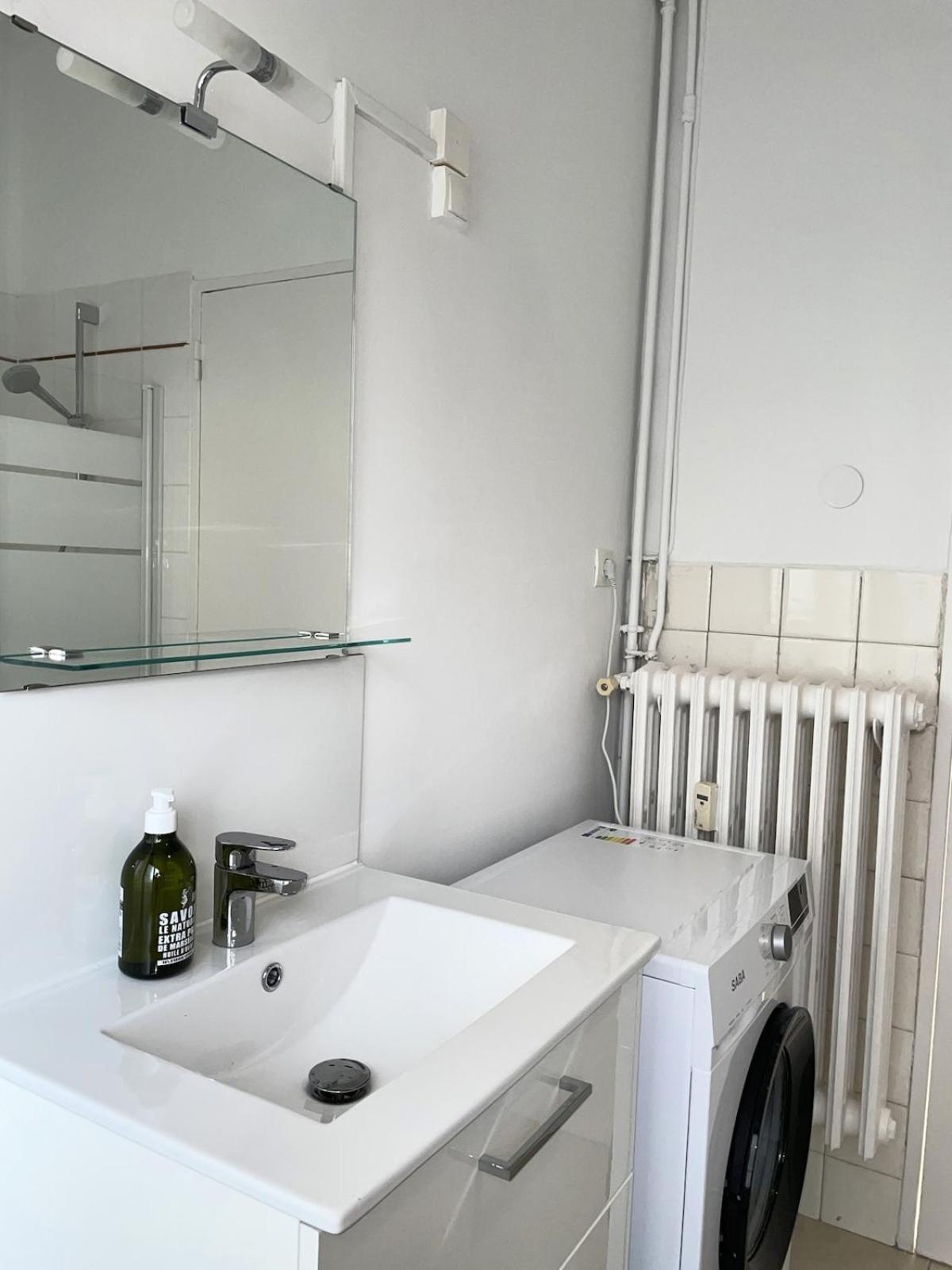 Bright 2 Bedroom Old Port - De Area