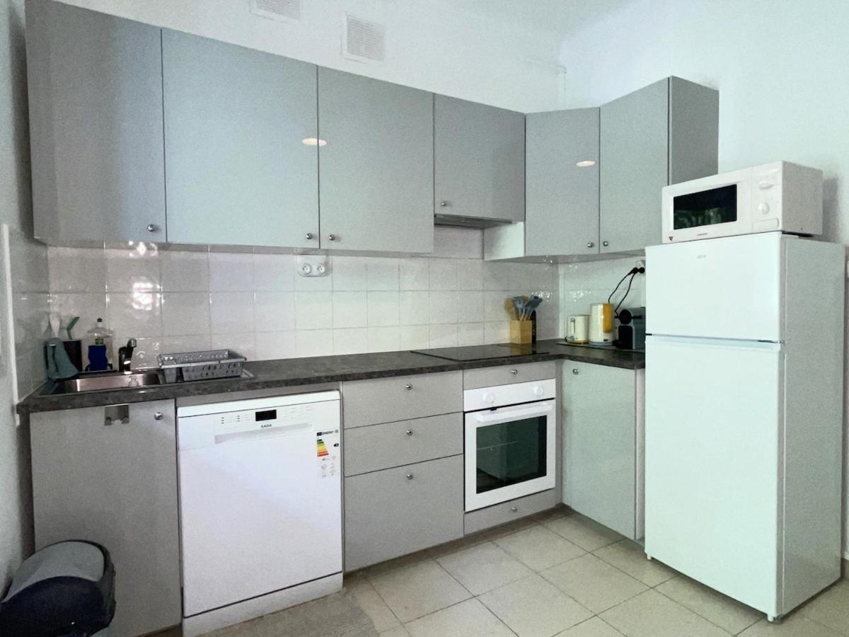 Bright 2 Bedroom Old Port - De Area Apartment *