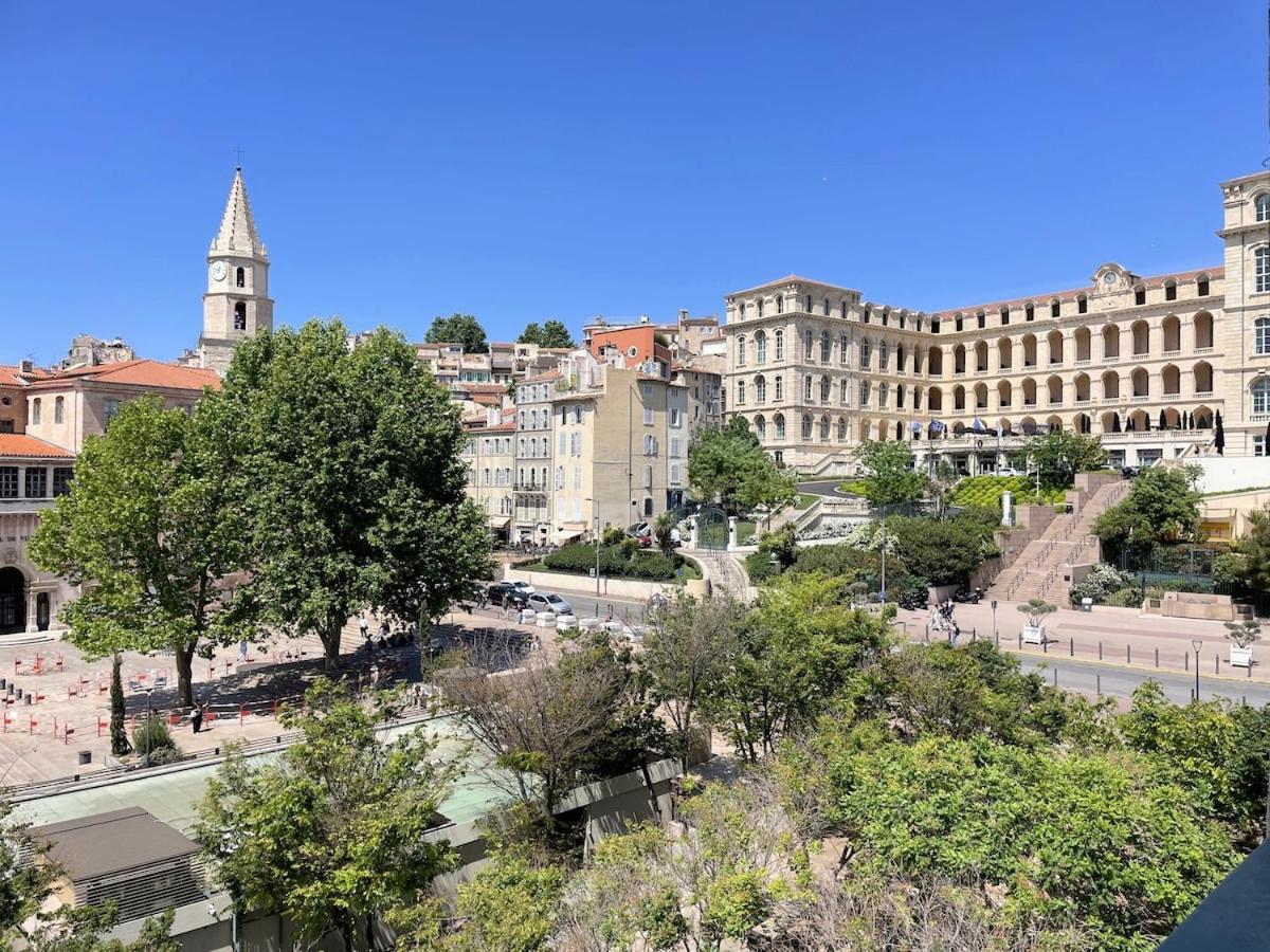 Apartment Bright 2 Bedroom Old Port - De Area *