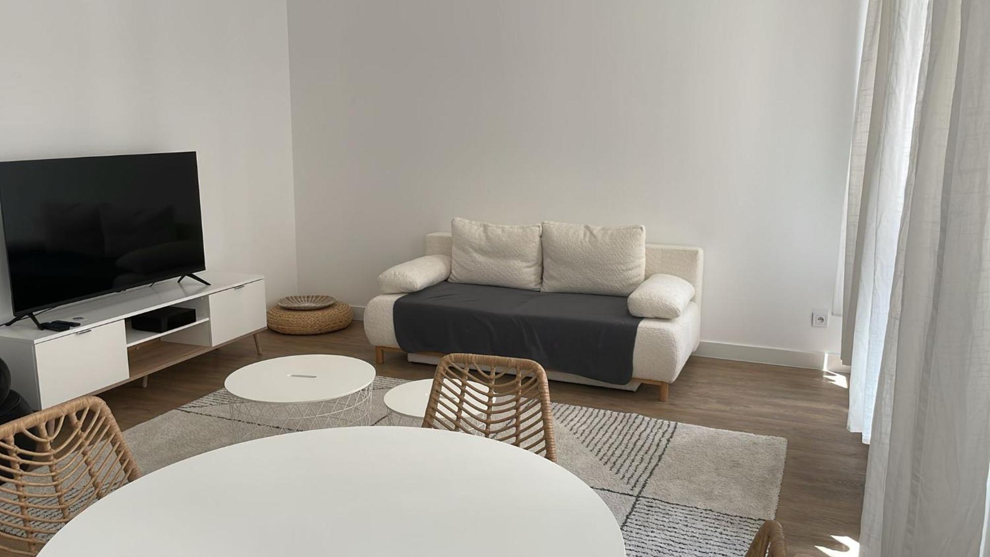 Appartement Spacieux 2 Pieces A 1er *