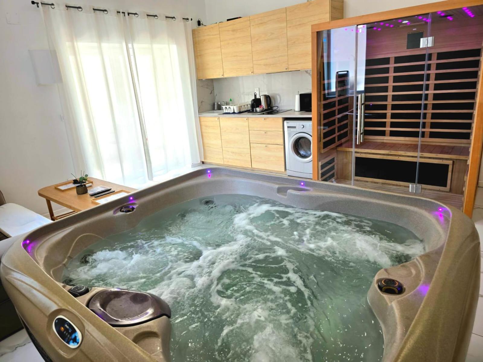 Jacuzzi Sauna Privatif Apartment *