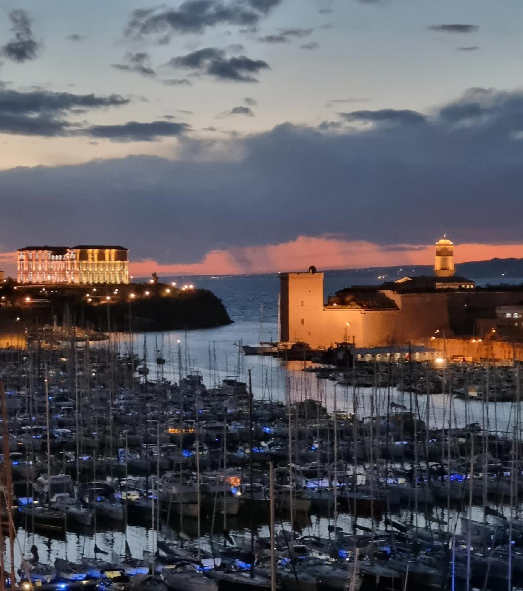 Vue Imprenable Sur Le Vieux Port Appartement Marseilles