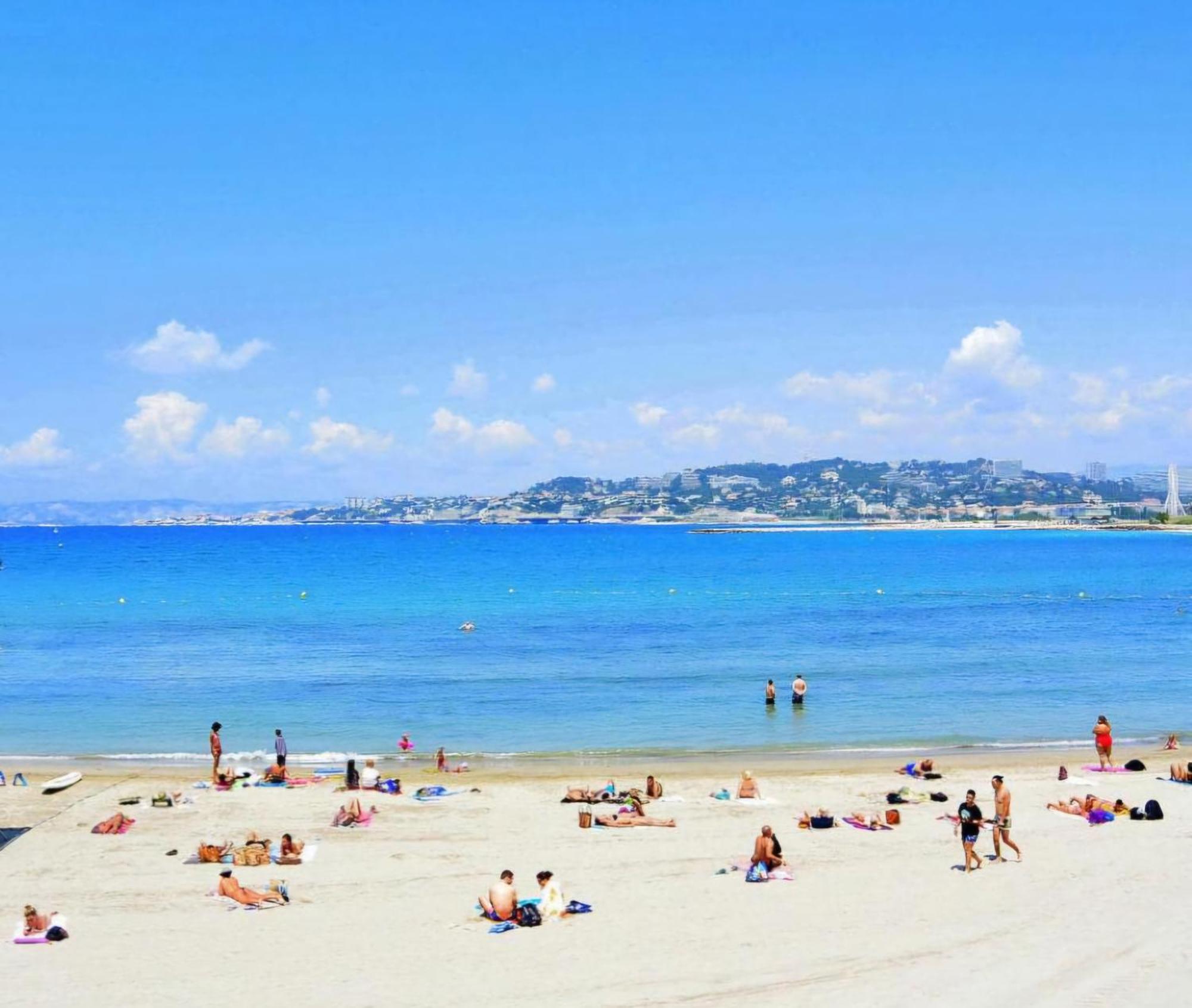 La Mer Au Bout De La Rue *