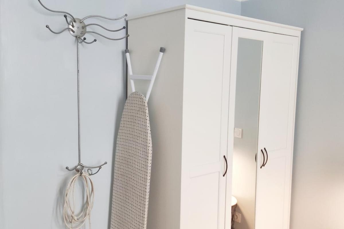 2 - Metro Joliette - Bright - Great Bed - Netflix - No Aircon *