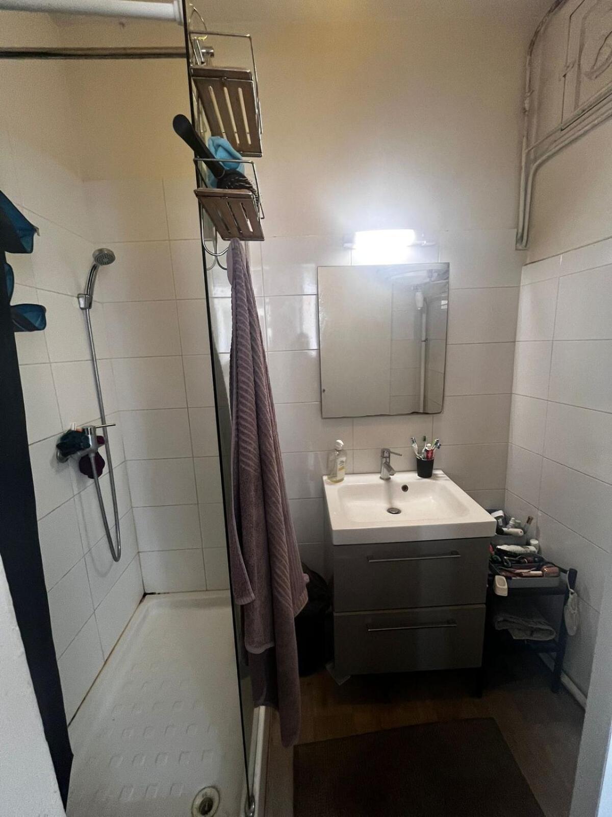 Charming Bright 2-Bedroom Apartment *