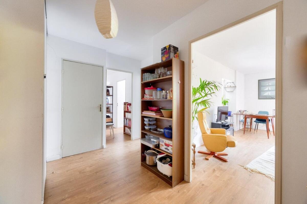 Stunning 2br Flat With Balcony In The Heart Of Apartamento Marselha