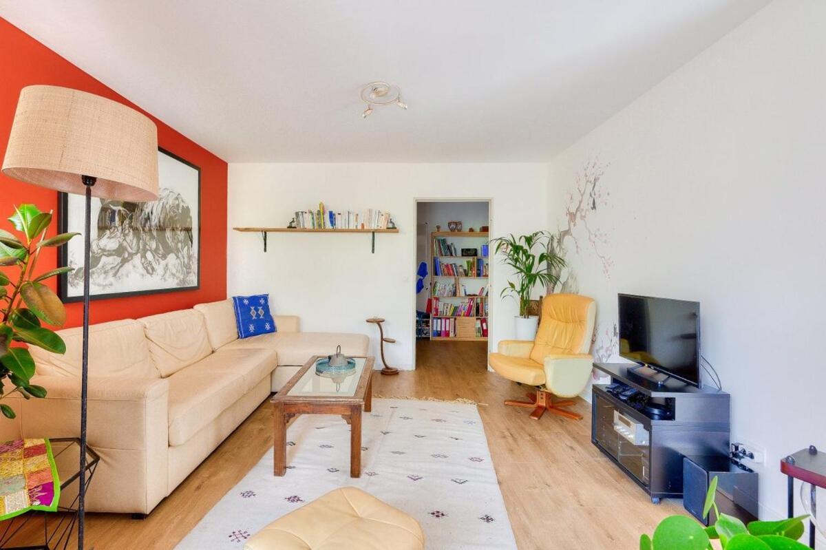 Stunning 2br Flat With Balcony In The Heart Of *
