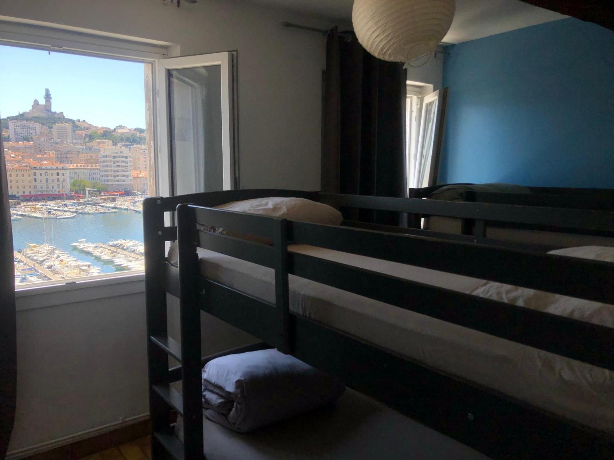 Du Vieux-port Hostel