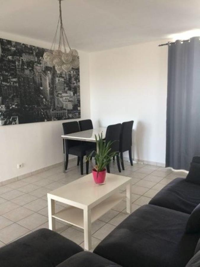 Beau T3 - Climatise - Grande Terrasse - * Marseille