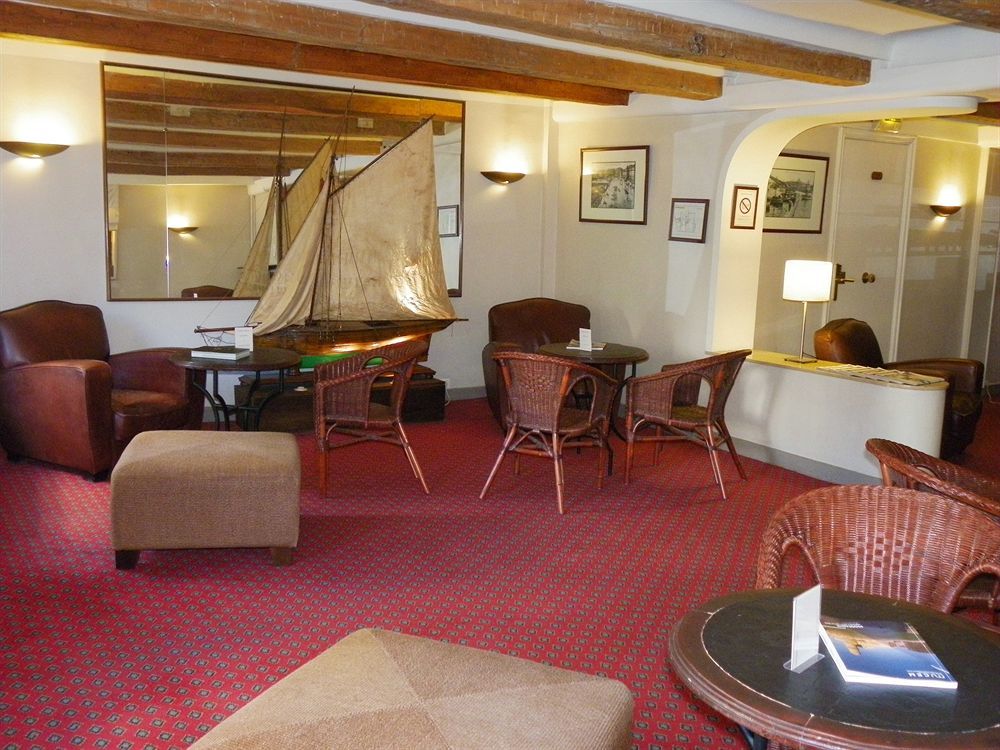 Khách sạn Ibis Styles Vieux Port 3*