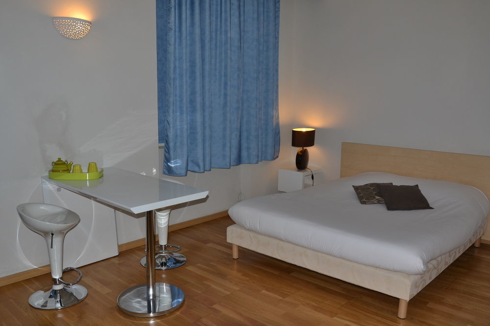 Khách sạn hẻo lánh Residhotel Vieux Port 3*