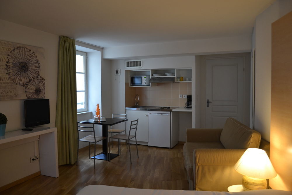 Khách sạn hẻo lánh Residhotel Vieux Port 3*