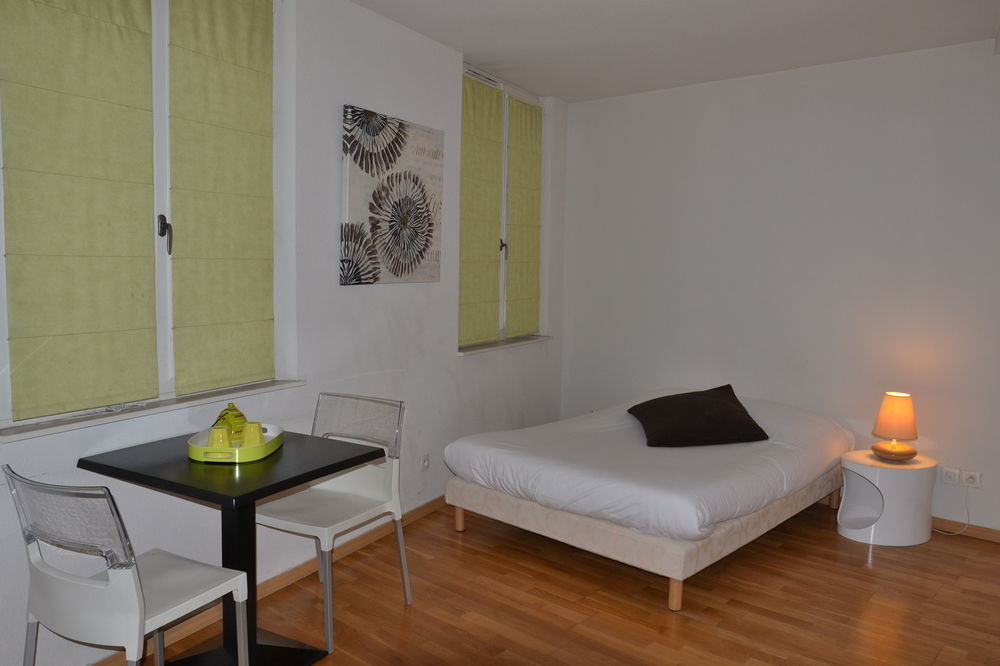 Khách sạn hẻo lánh Residhotel Vieux Port 3*