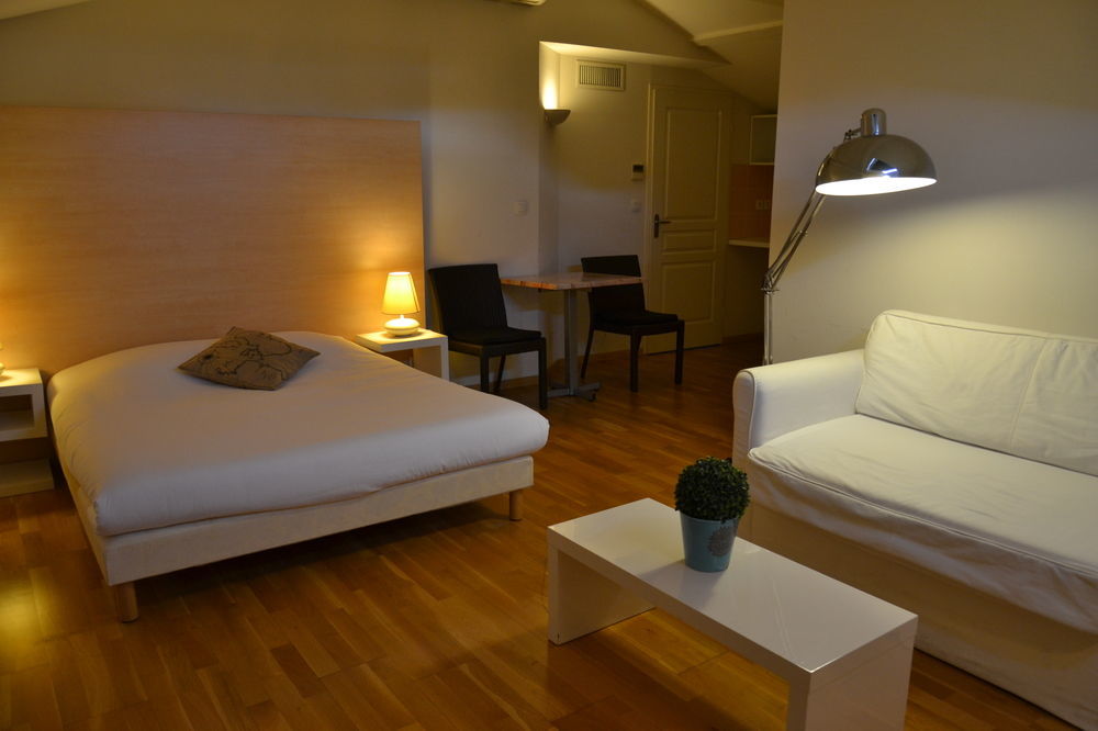 Khách sạn hẻo lánh Residhotel Vieux Port 3*