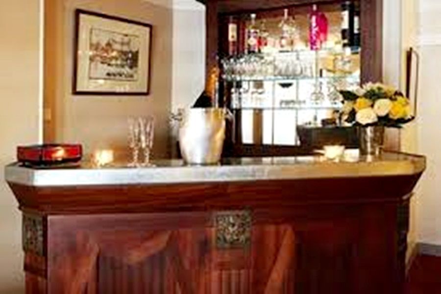 Ibis Styles Vieux Port Khách sạn 3*