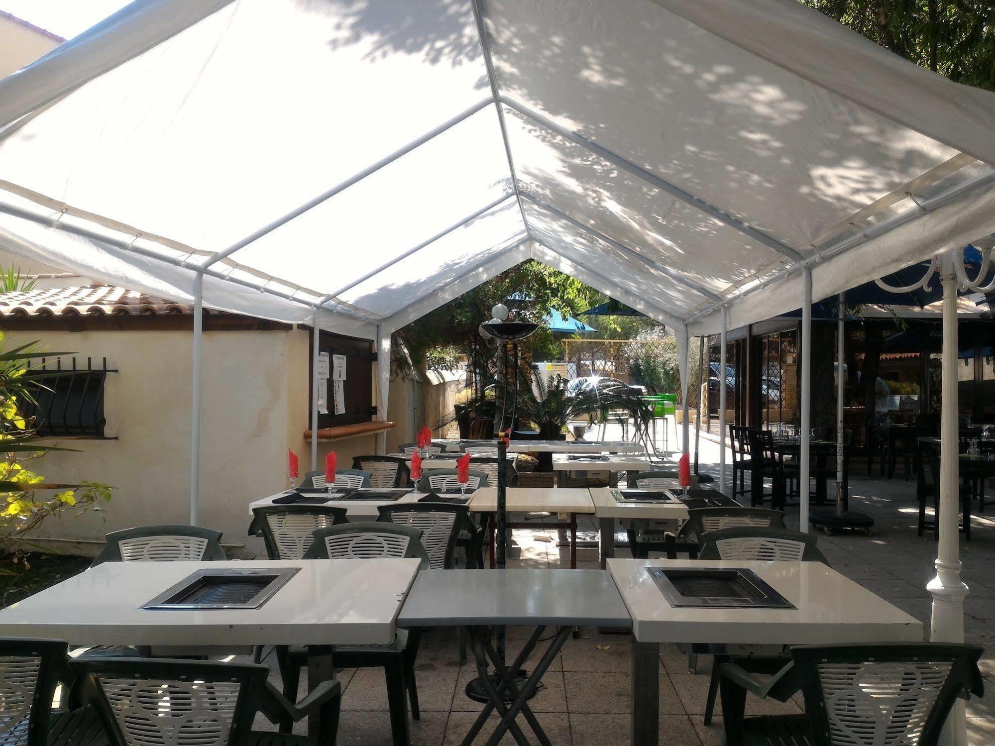Logis Les Cigalons Hotel 2*