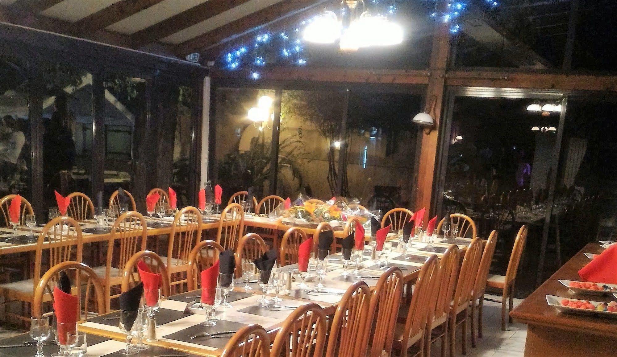 Logis Les Cigalons Hotel 2*