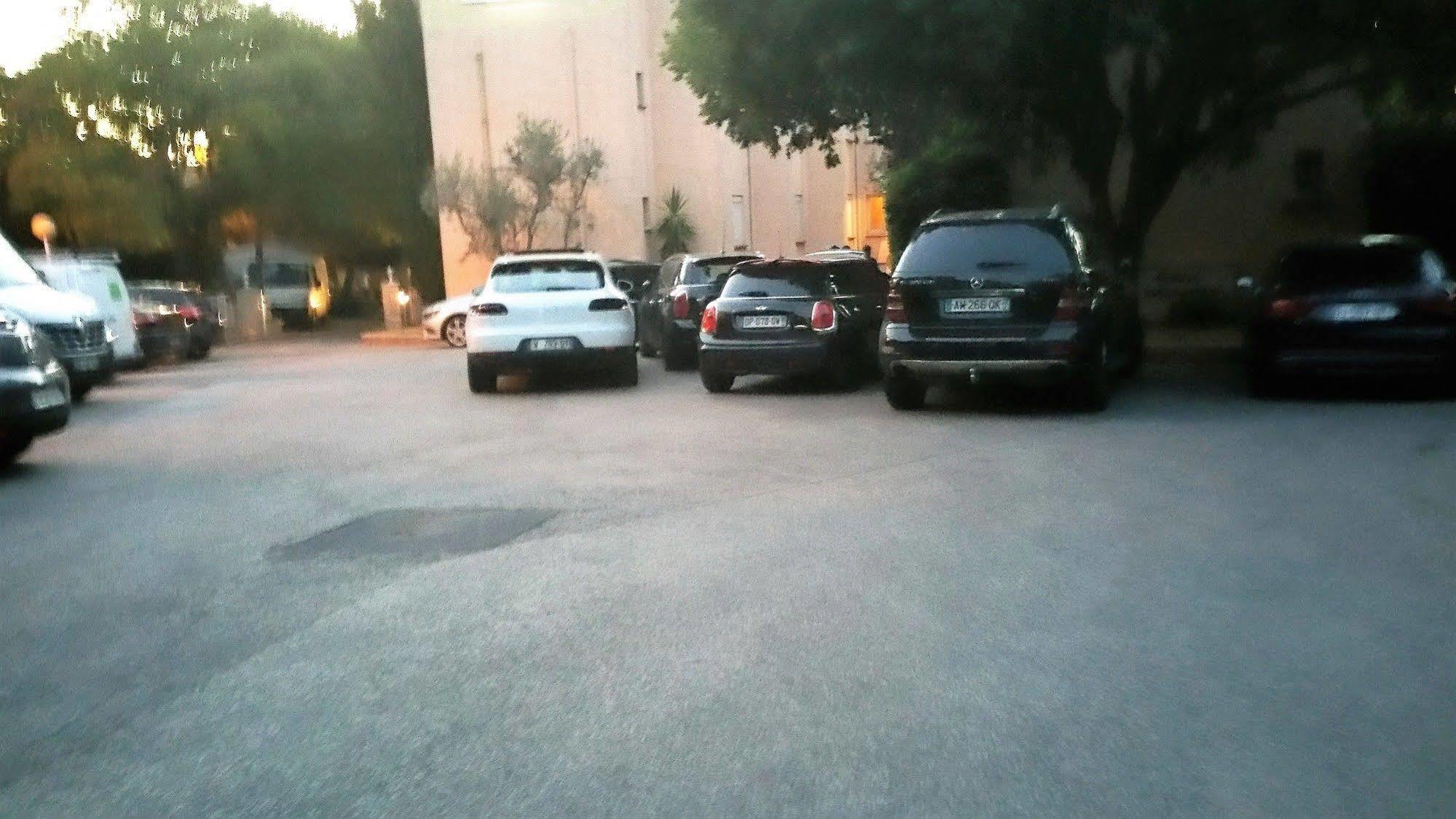 Logis Les Cigalons 2* Marseille