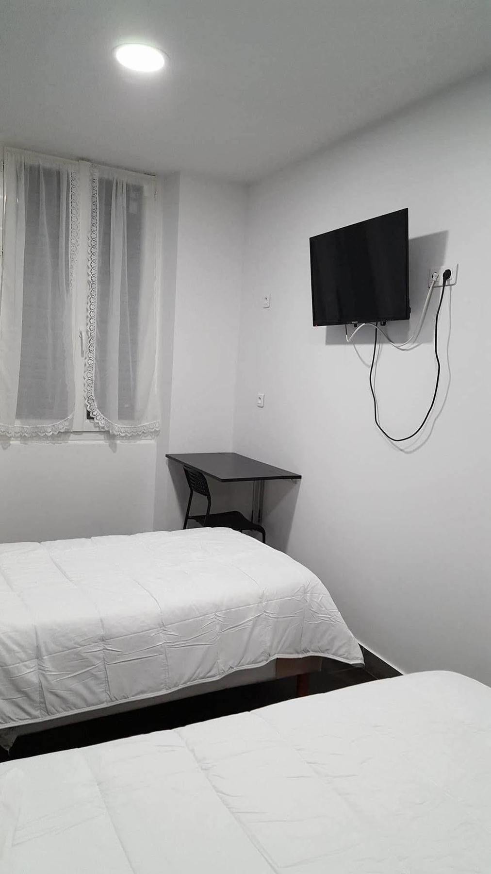 De La Faculte Hotel *