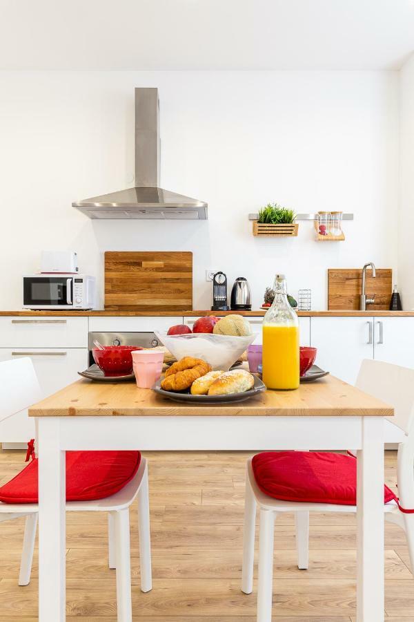 Misirlou -superbe Dans La Vieille Apartment *