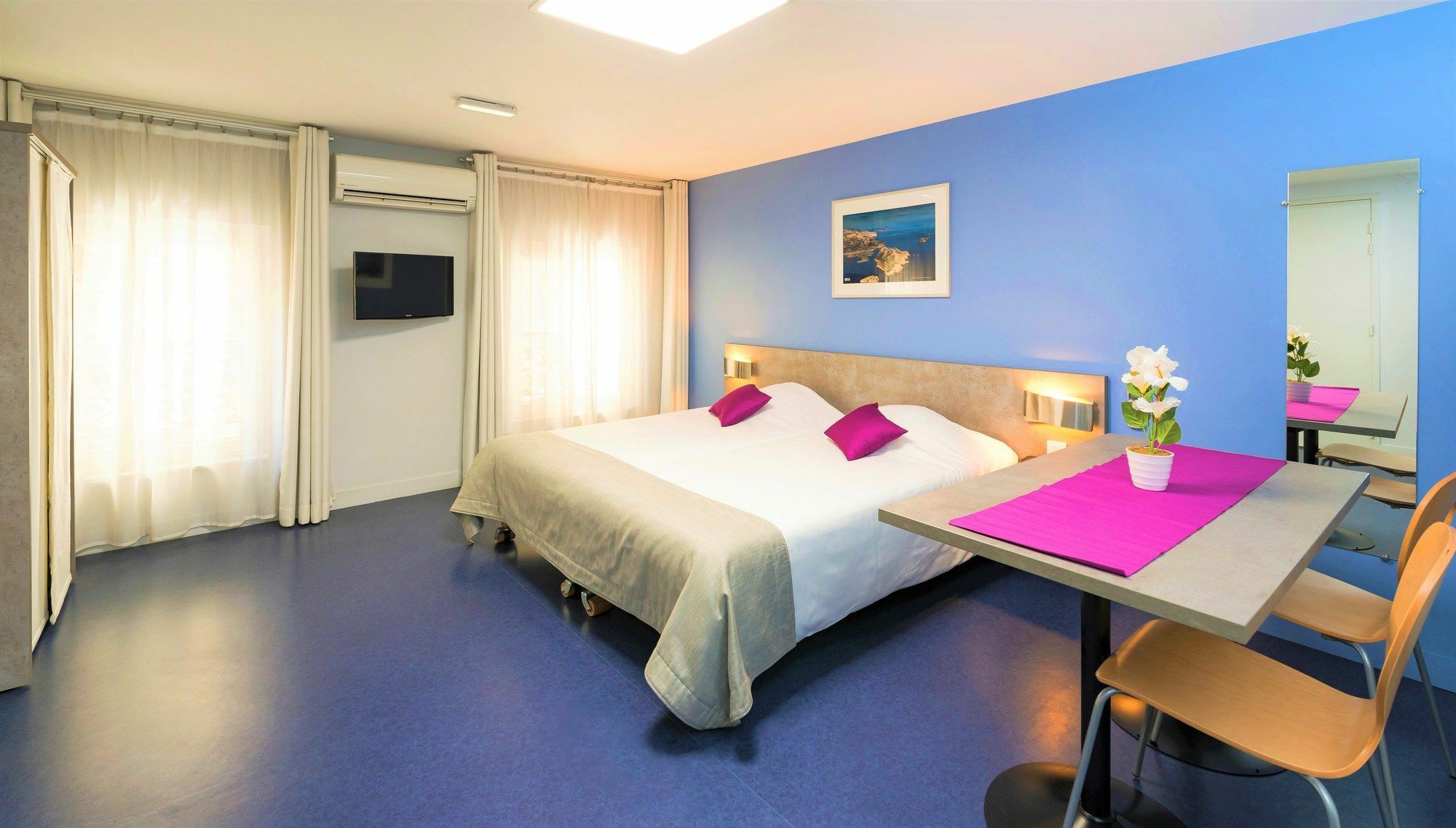 La Canebiere Aparthotel