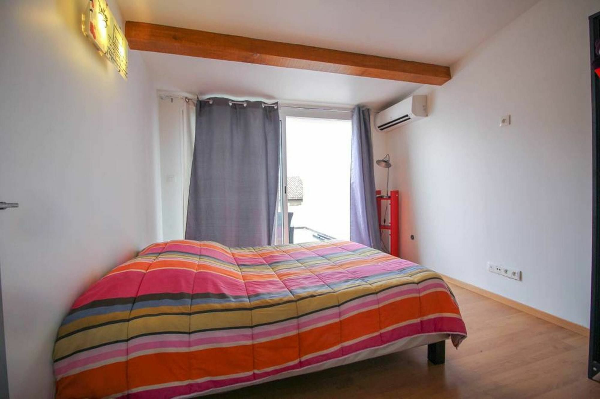 With 2 Bedrooms In Marseille, With Terrace And Wifi - 5 Km F Apartment