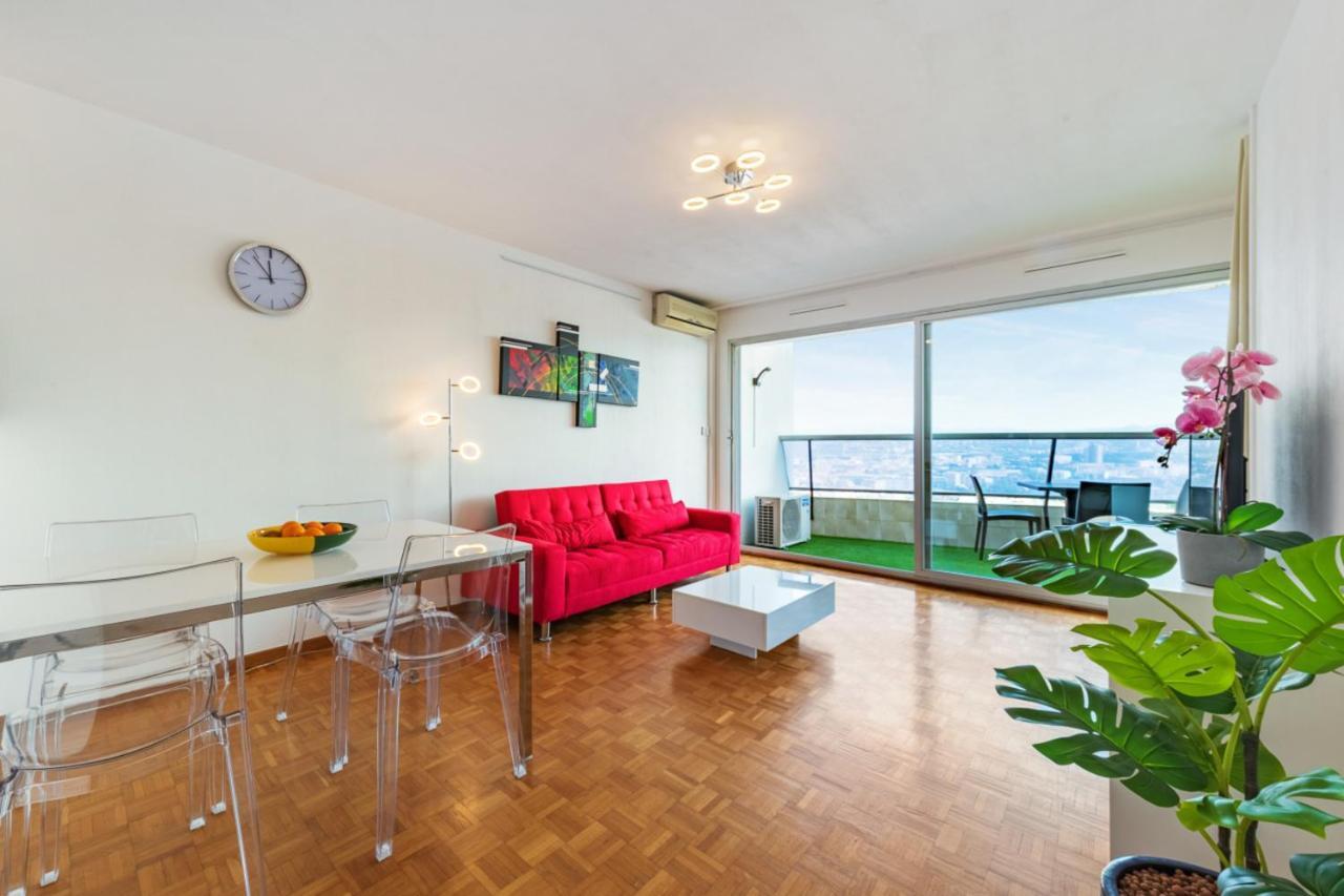 With Swimming-pool Balcony And Breathtaking View On Apartment *