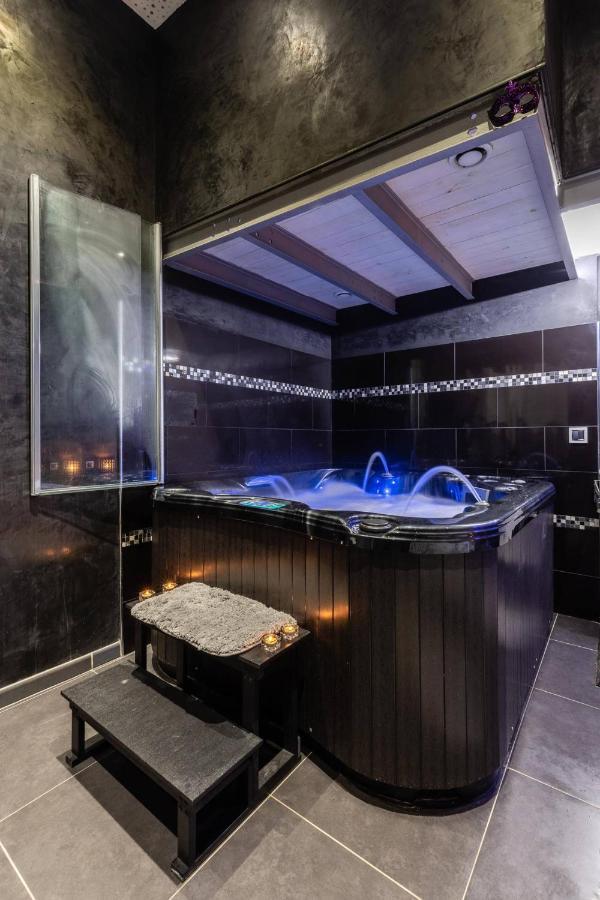 Les Suites Du Vieux-port Liebeshotel Marseilles