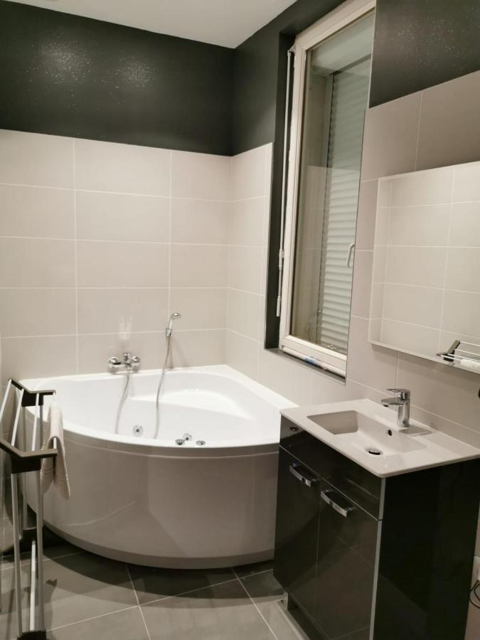 Gris - - Balneo-jaccuzi