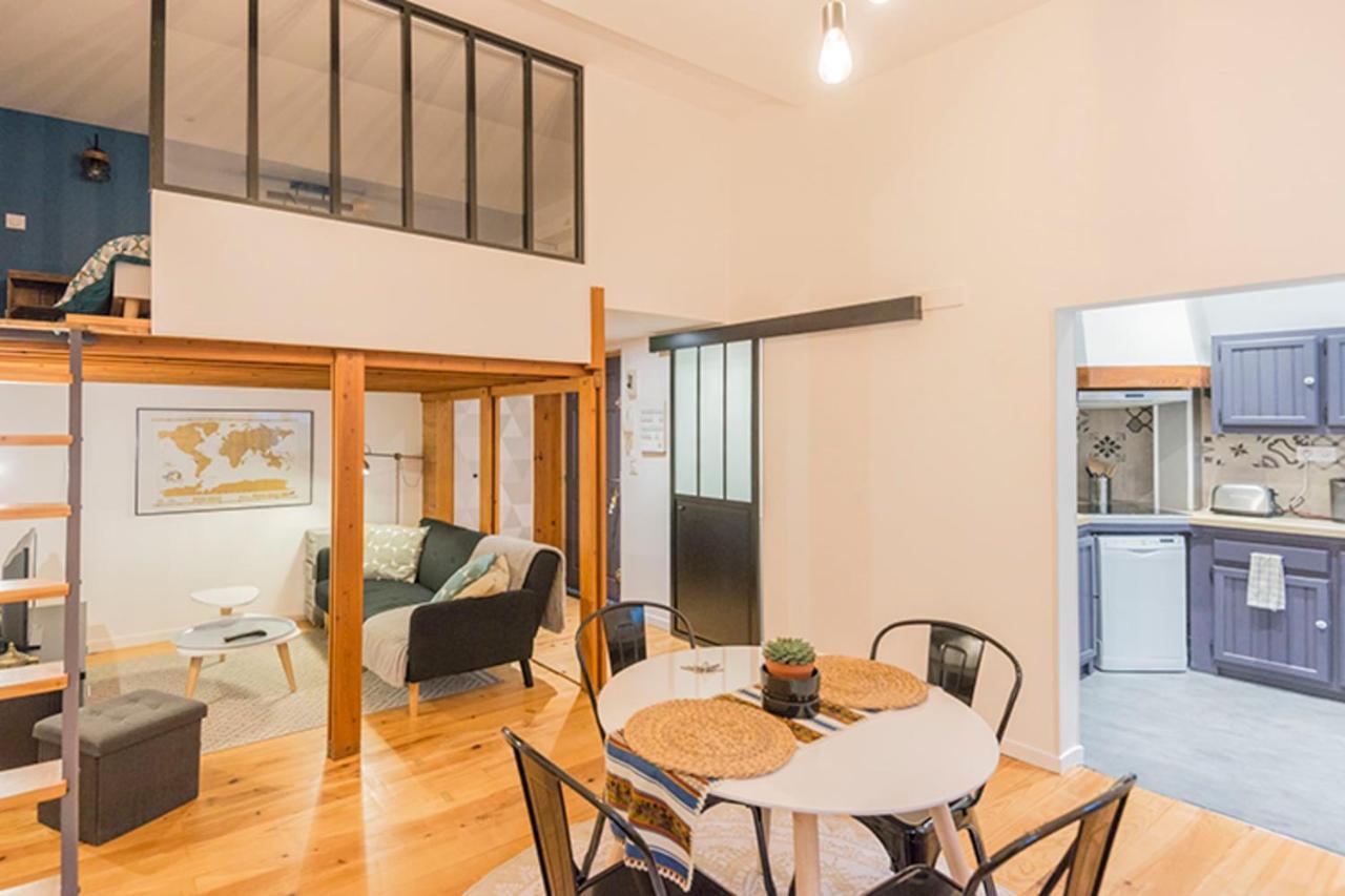 Apartment Design And Air Conditioned *