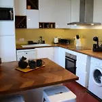 85 m2 centre ville 2 mn vieux Port au calme