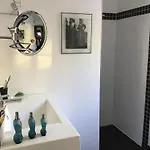 Chambre 1 Personne Avec Terrasse Centre Ville Marseille 3 Nuits Min , Femme Uniquement