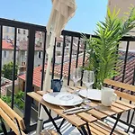 Les Temps Heureux Petite Terrasse Clim-Netflix