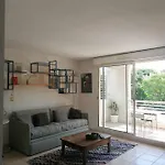 Marseille : Joli T2 Mer Et Collines + Terrasse