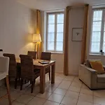 2 Pieces Dans Le Centre Avec Petite Terrasse 3***